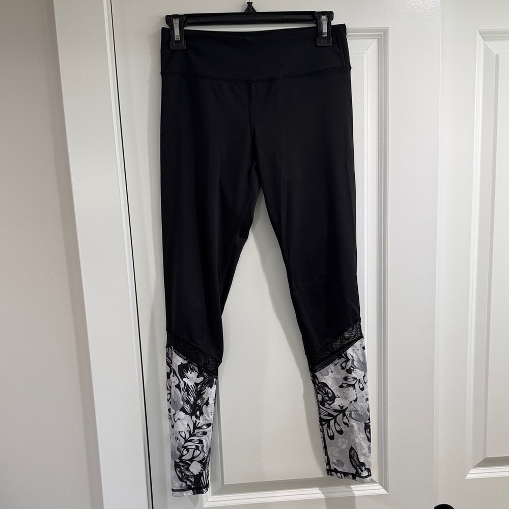 Kyodan Black Leggings with White Floral Detail